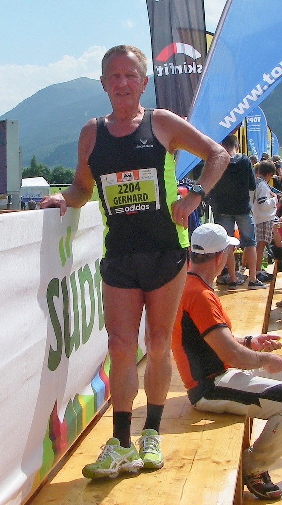 laeufer_2015_10_gross Läuferinnen und Läufer der Laufgruppe des TV Wolfenweiler-Schallstadt bei einem Wettkampf 2015