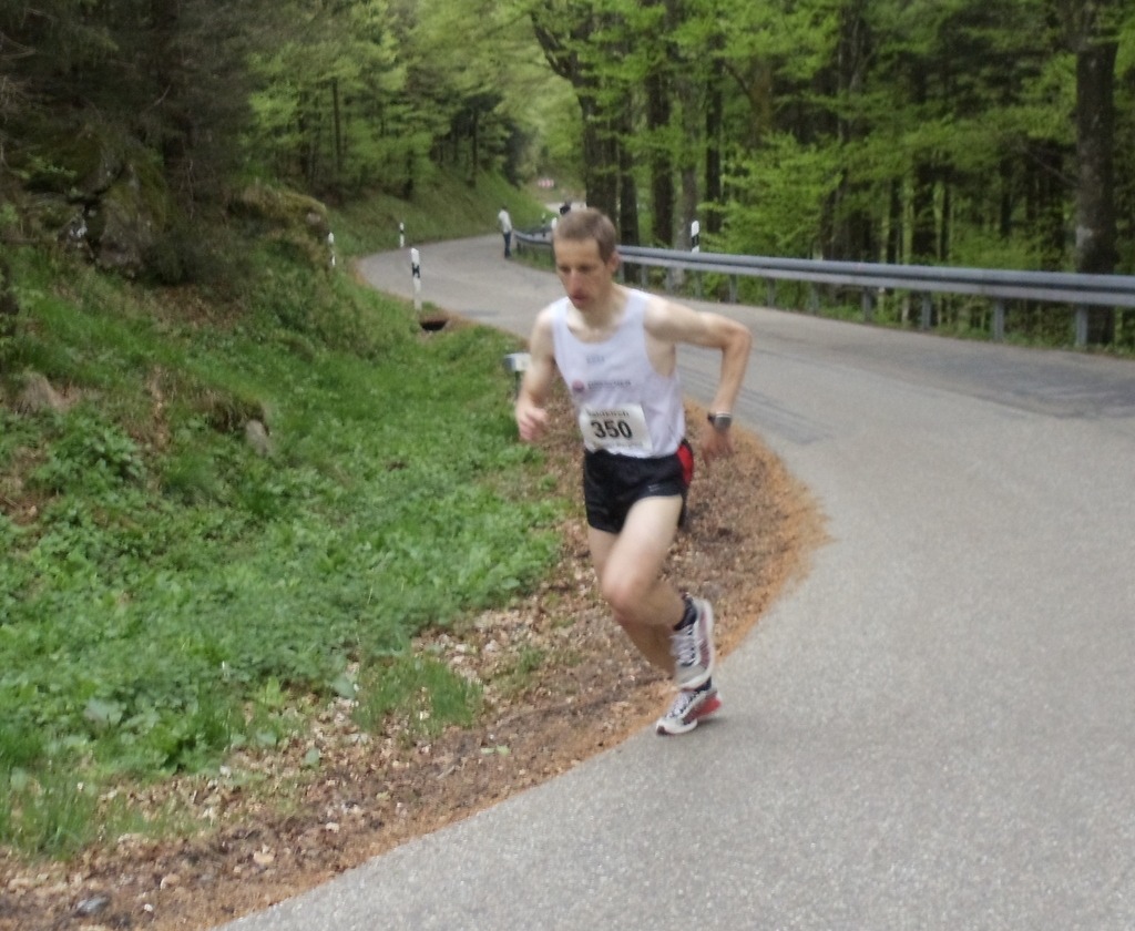 laeufer_2015_12_gross Läuferinnen und Läufer der Laufgruppe des TV Wolfenweiler-Schallstadt bei einem Wettkampf 2015