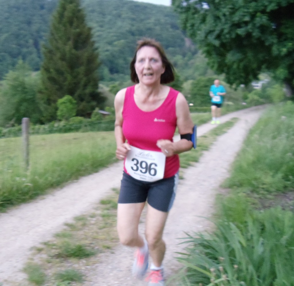 laeufer_2015_14_gross Läuferinnen und Läufer der Laufgruppe des TV Wolfenweiler-Schallstadt bei einem Wettkampf 2015