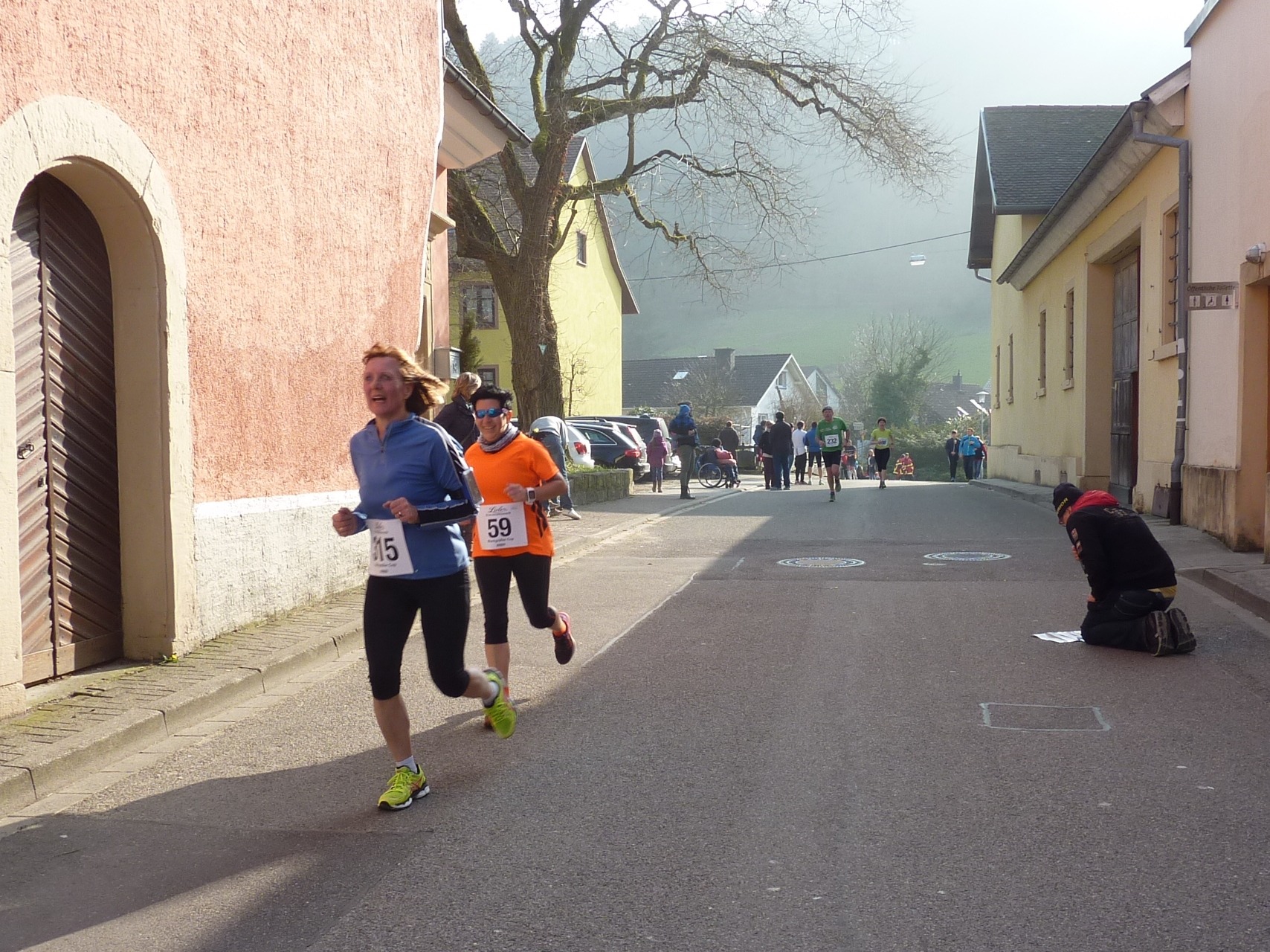 laeufer_2016_11_gross Läuferinnen und Läufer der Laufgruppe des TV Wolfenweiler-Schallstadt bei einem Wettkampf 2016