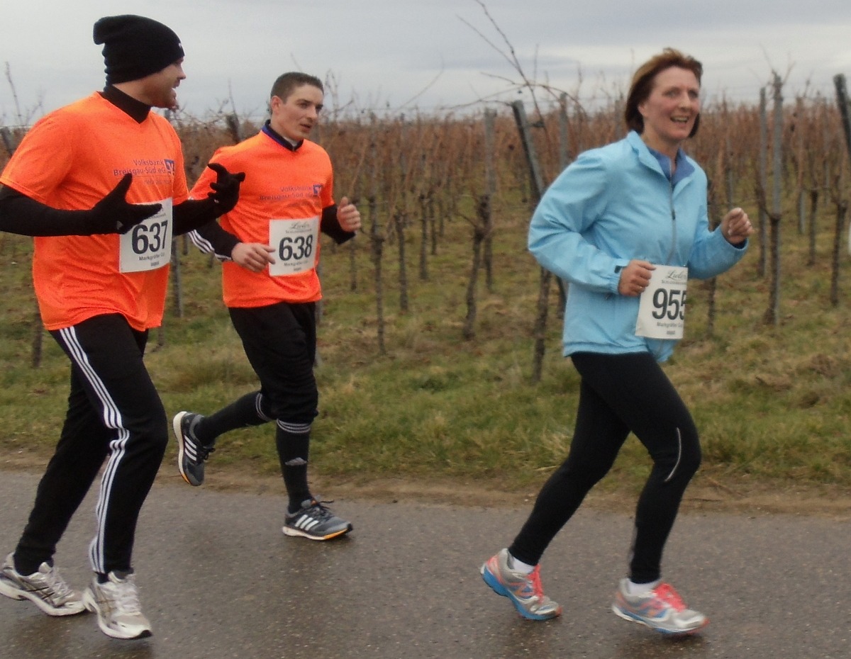 laeufer_2016_8_gross Läuferinnen und Läufer der Laufgruppe des TV Wolfenweiler-Schallstadt bei einem Wettkampf 2016