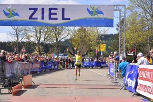 laeufer_2017_01 Läuferinnen und Läufer der Laufgruppe des TV Wolfenweiler-Schallstadt bei einem Wettkampf 2017